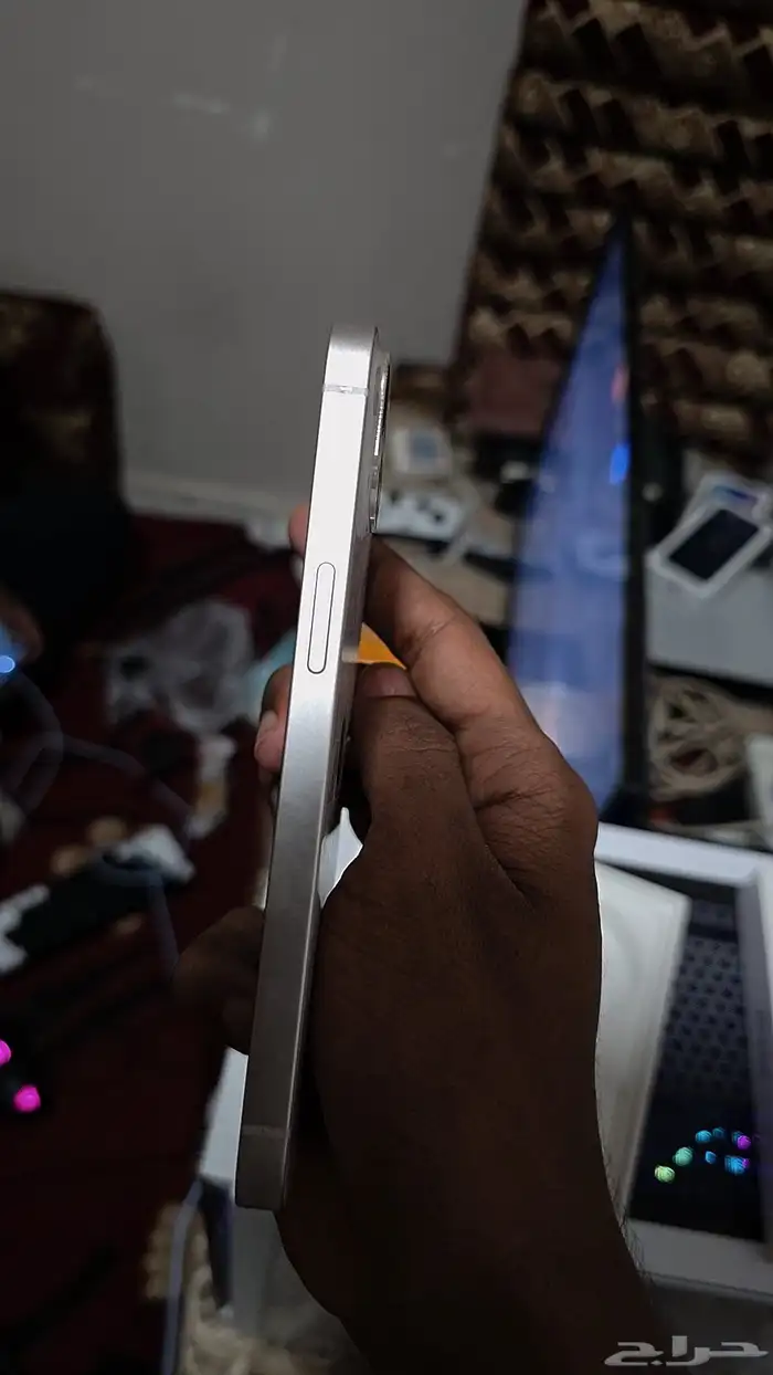 ايفون 13 وردي 3