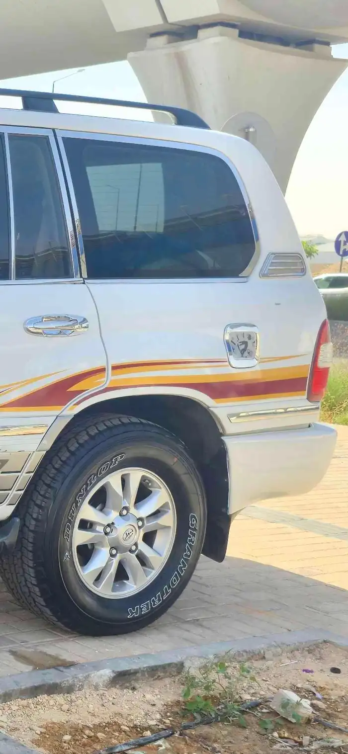 لاندكروزر VXR فل كامل 1
