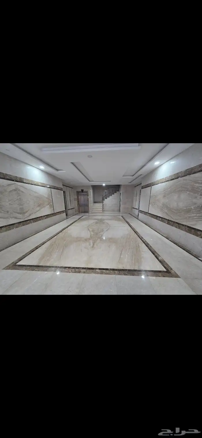 شقه فاخره ومرتبه للأيجار بحي الريان 4غرف و3 حمامات وصاله 0