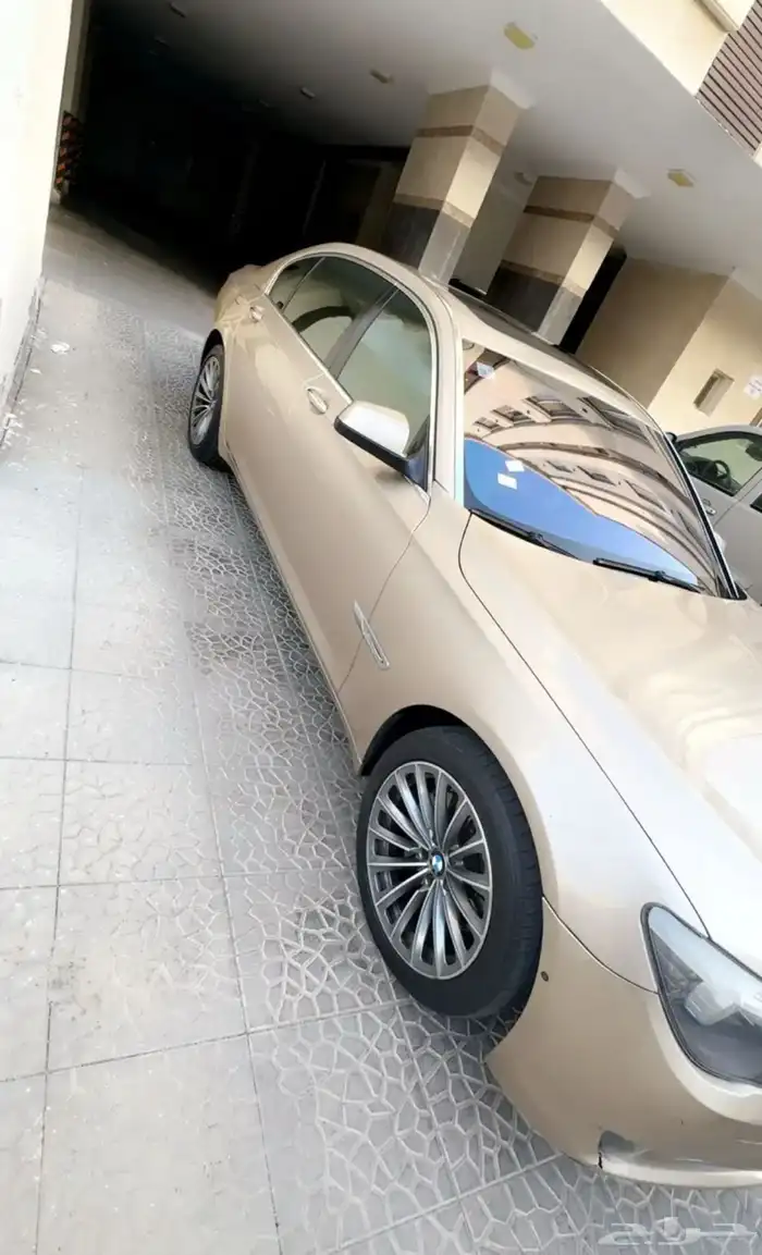 BMW 740 2011 13