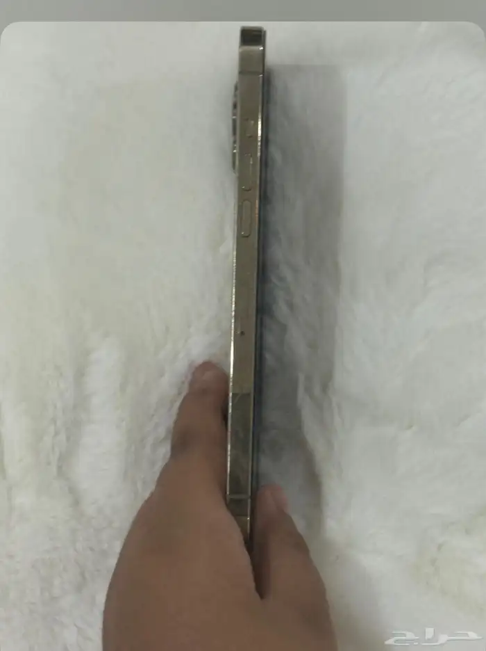 سلام عليكم يوجد آيفون12 4