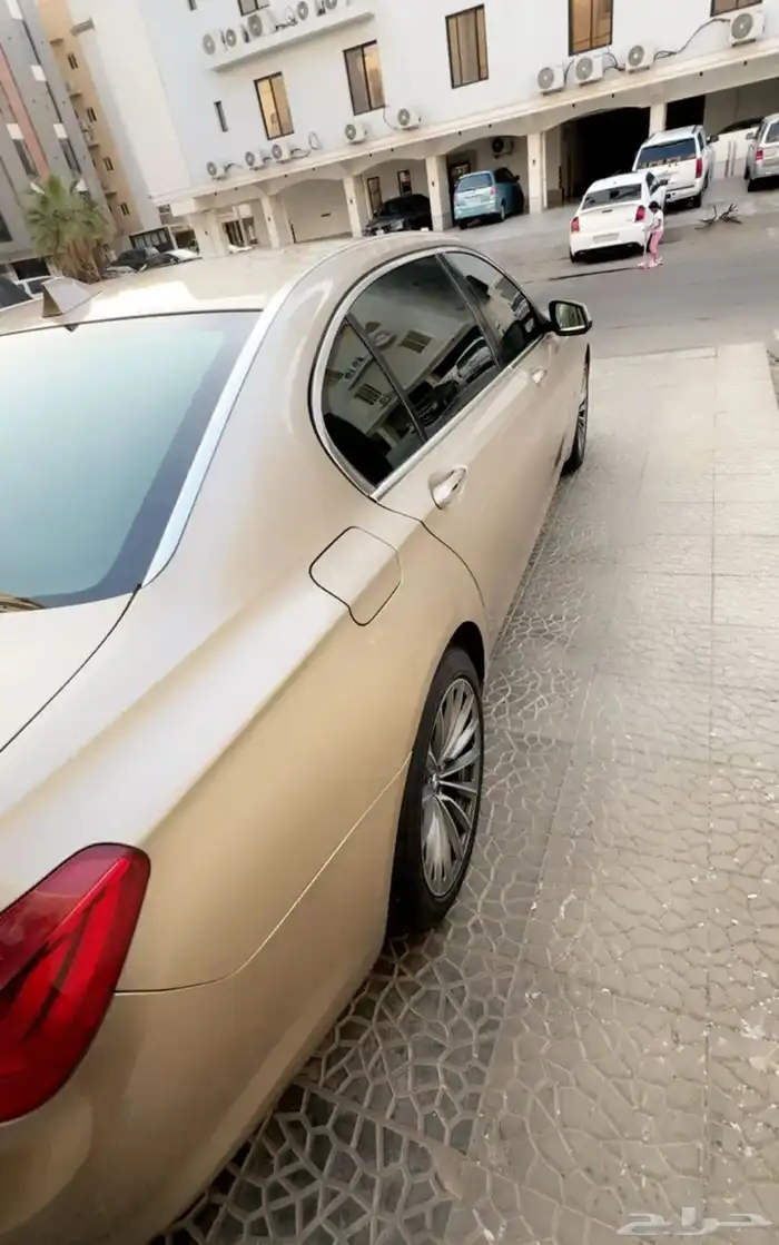 BMW 740 2011 14