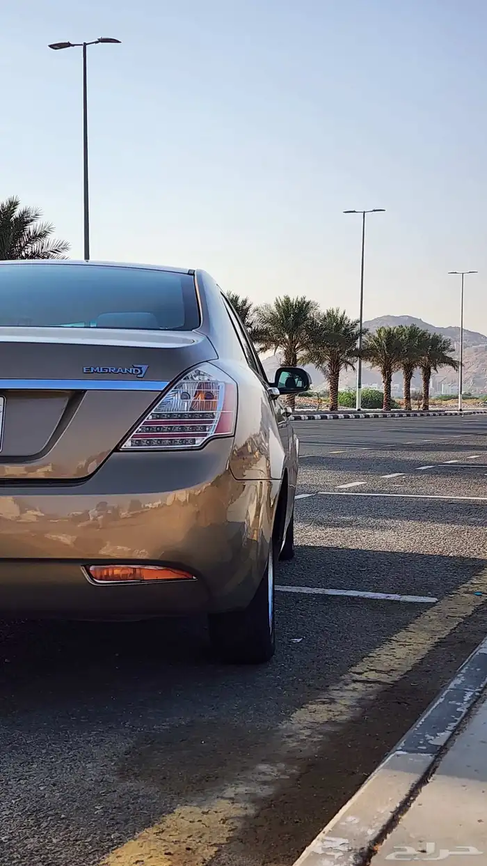 جيلي ايميجراند 7 على الشرط 2014 5