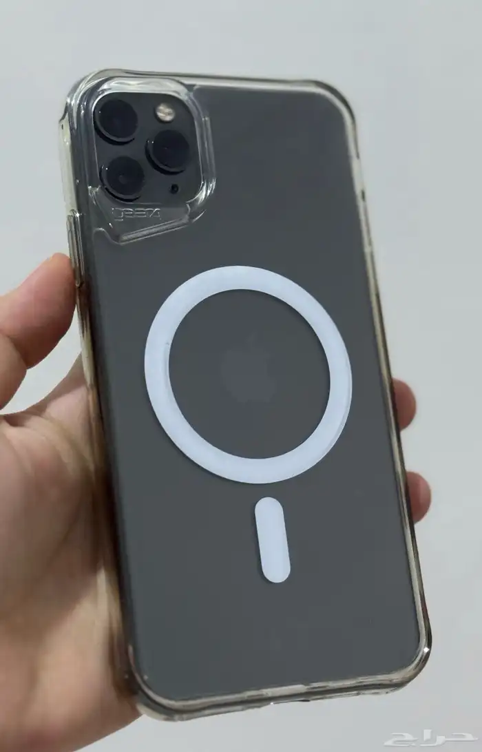 ايفون 11 برو ماكس نظيف 3