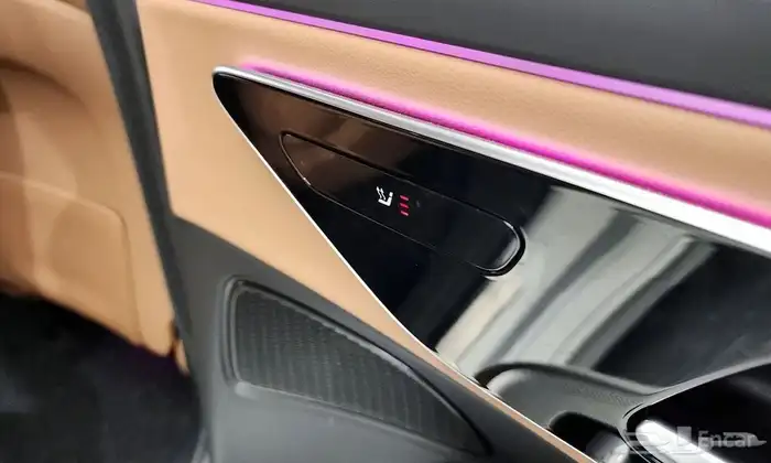 Mercedes E200 2025 16