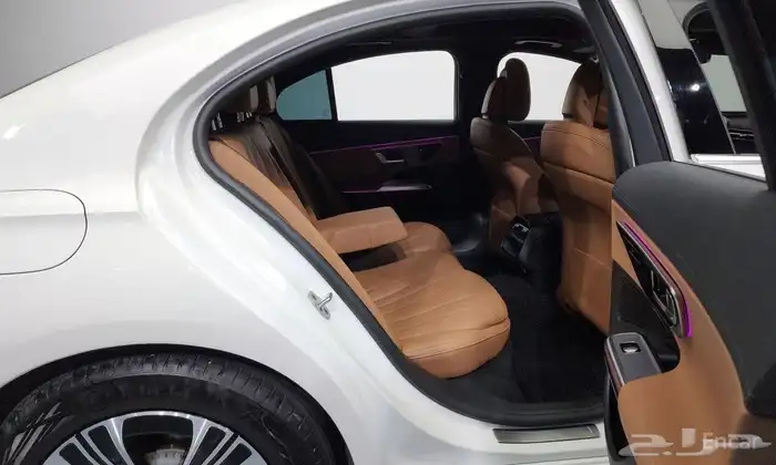 Mercedes E200 2025 11