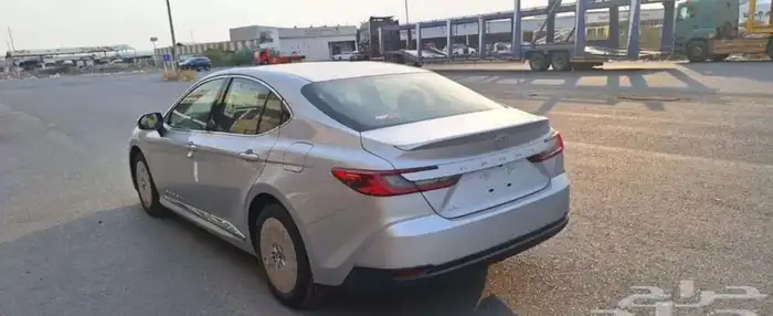 كامري 2025 لون فضي LE بنزين ( بأقل الأسعار( 1