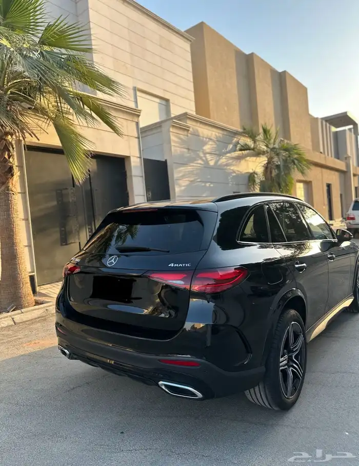 مرسيدس GLC300 AMG موديل 2025 شبه جديد وبضمان الجفالي 1