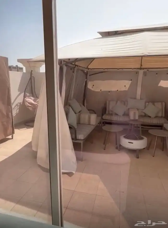 شقة مدخلين منفصلين عن بعض للبيع حي هجر مساحة 300 م 2