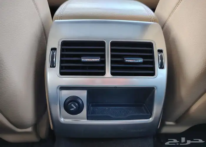 تمتع بسيارة جاكوار XF 2015 بحالة جيدة 18