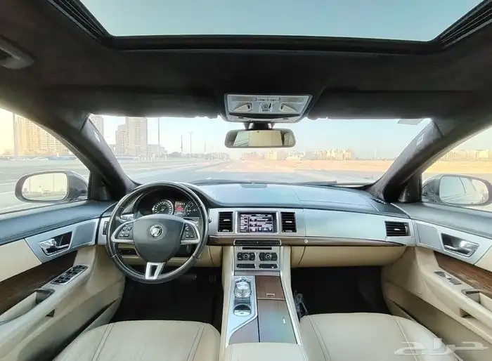 تمتع بسيارة جاكوار XF 2015 بحالة جيدة 11