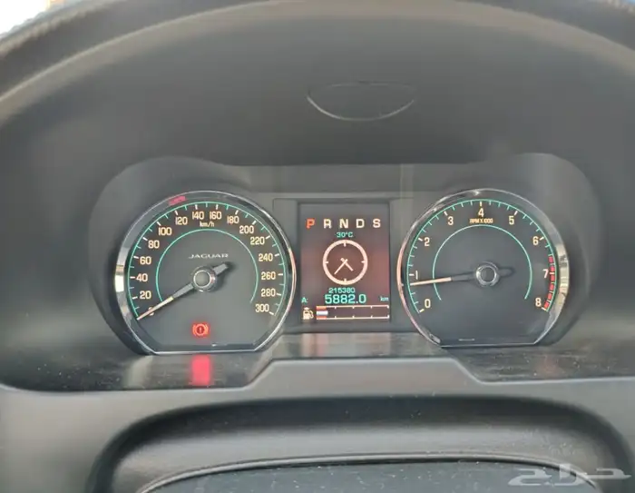 تمتع بسيارة جاكوار XF 2015 بحالة جيدة 15