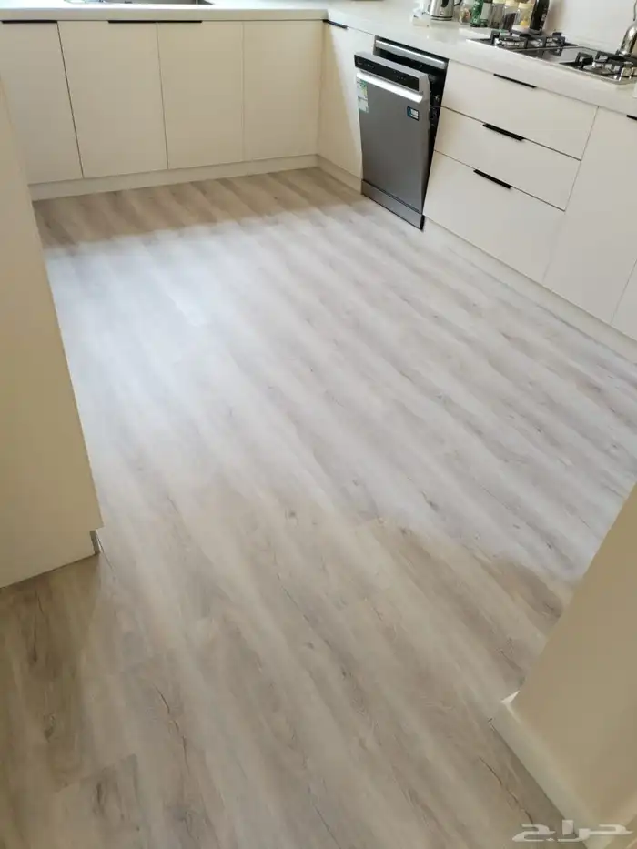 باركيه SPC مقاوم للماء عليه ضمان 10سنوات 15