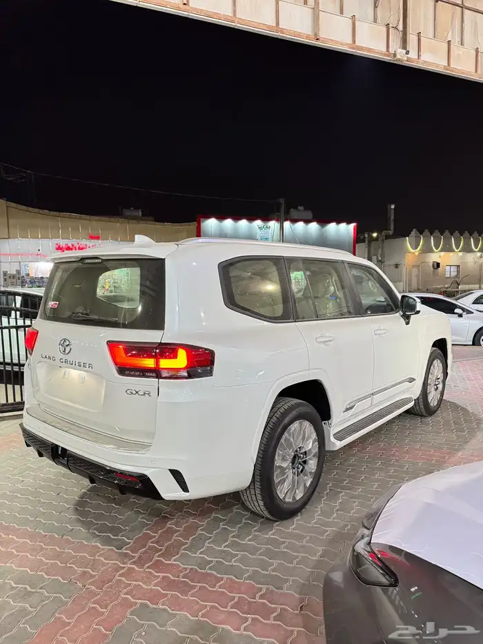 تويوتا لاندكروزر GXR-S 2025 11