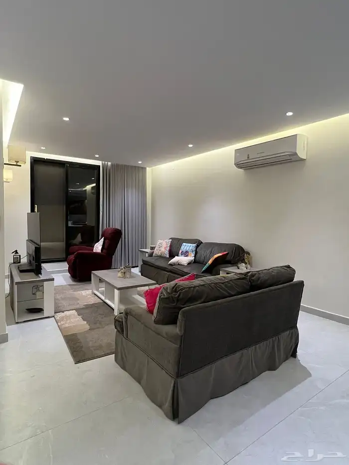 للإيجار شقة مؤثثة مع سطح الرياض حي الياسمين 115.000 1