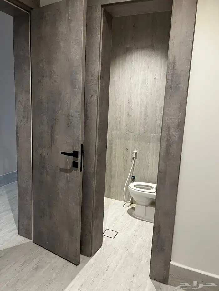 شقة باطلاله بانوراميه للايجار في موقع مميز 25