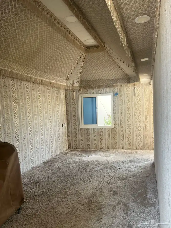 خيمة للبيع استخدام نظيف جدا  مقاس 2 5 في 4.5 4