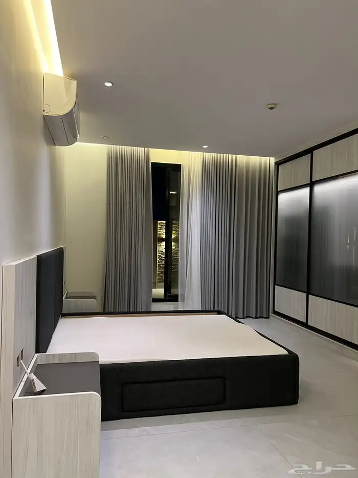 للإيجار شقة مؤثثة مع سطح الرياض حي الياسمين 115.000 3