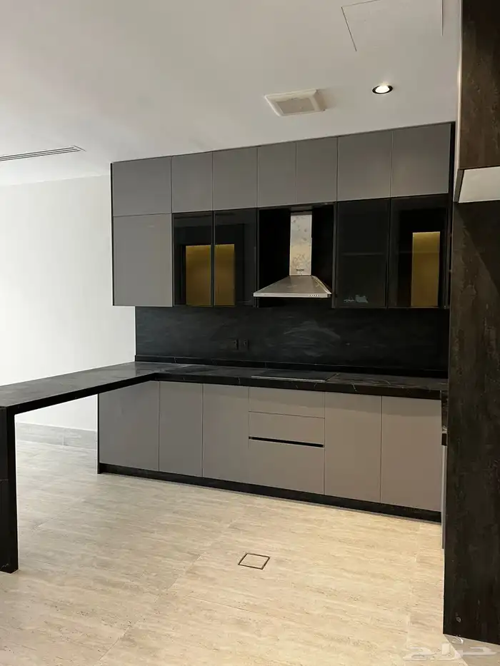 شقة باطلاله بانوراميه للايجار في موقع مميز 19