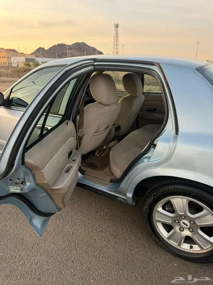 فورد فكتوريا 2012 6