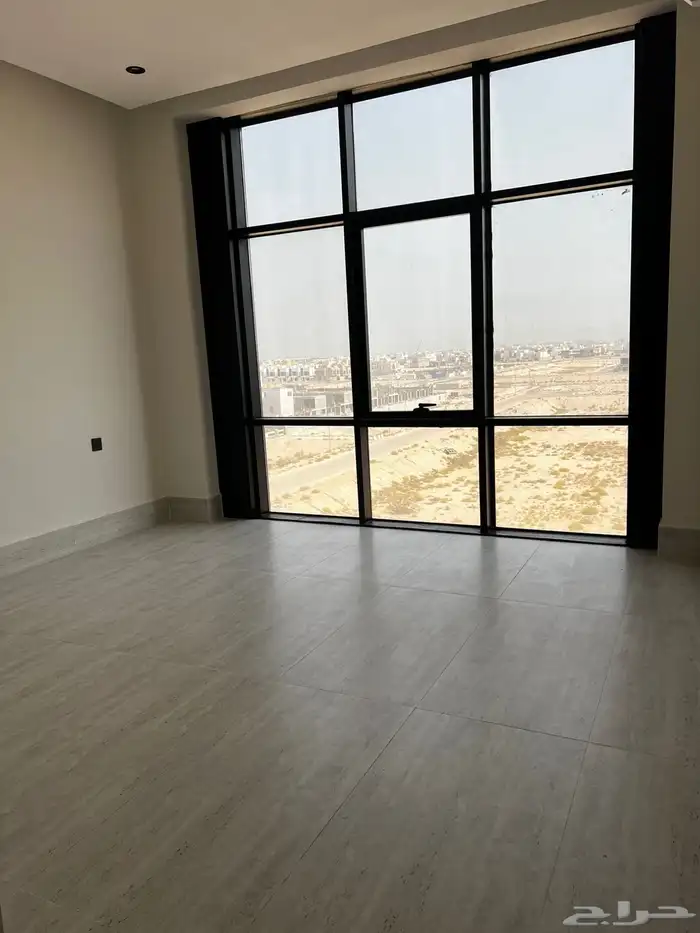 شقة باطلاله بانوراميه للايجار في موقع مميز 4