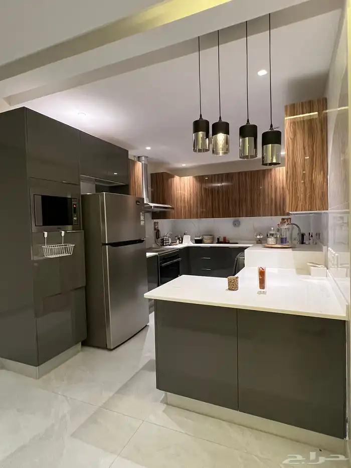 للإيجار شقة مؤثثة مع سطح الرياض حي الياسمين 115.000 4