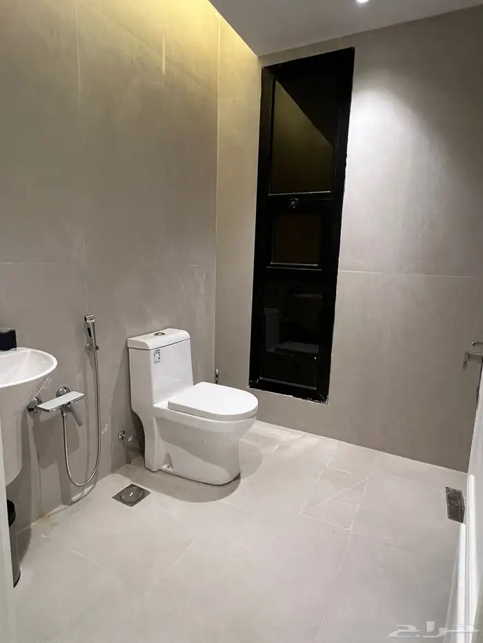 للإيجار شقة مؤثثة مع سطح الرياض حي الياسمين 115.000 6