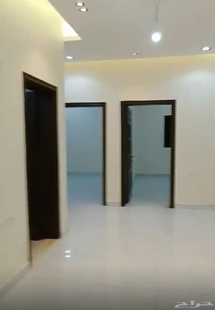 شقة جديدة وفاخرة للإيجار - حي الصفا 5 (خلف الأحوال المدنية) 0