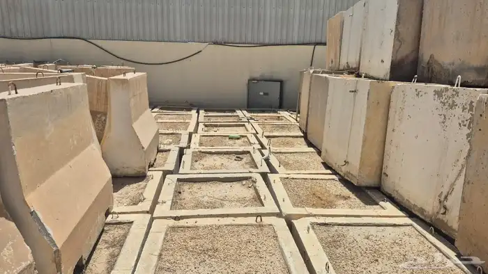 مناهيل جاهزه للبيع وحواجز خرسانية 1