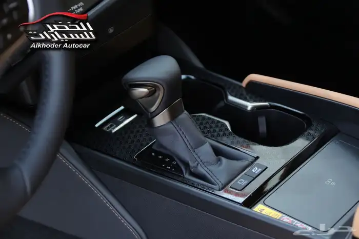 لكزس ES 300 AH 2025 لدى شركة عبدالمجيد الخضر 13