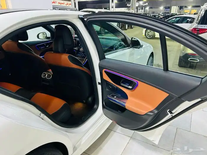 Mercedes C300 model 2023 مرسيدس 8