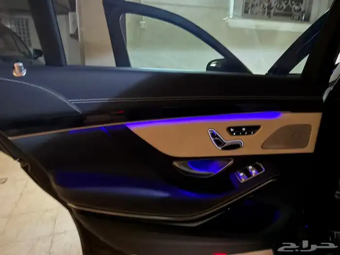 Mercedes-Benz 560s 12