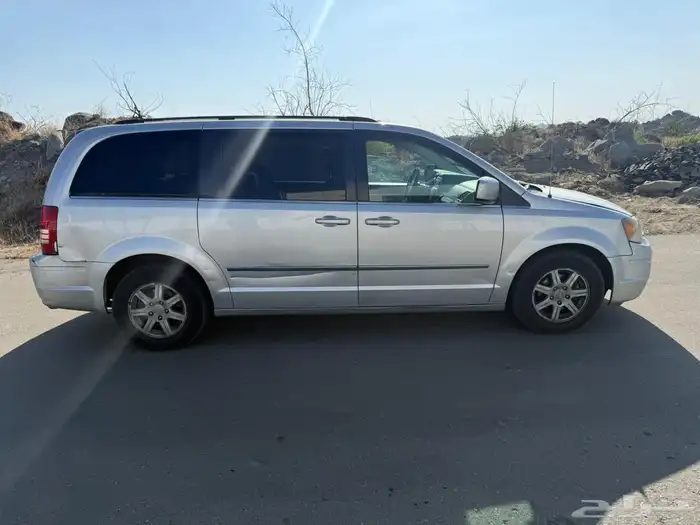 كرايسلر فوجر موديل 2010 2