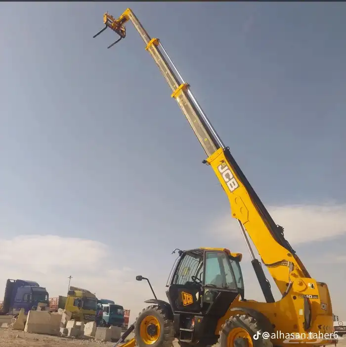 للايجار الشهري أو اليوميه روافع تلسكوبيه بوبكتات سيزر لفت رف 6