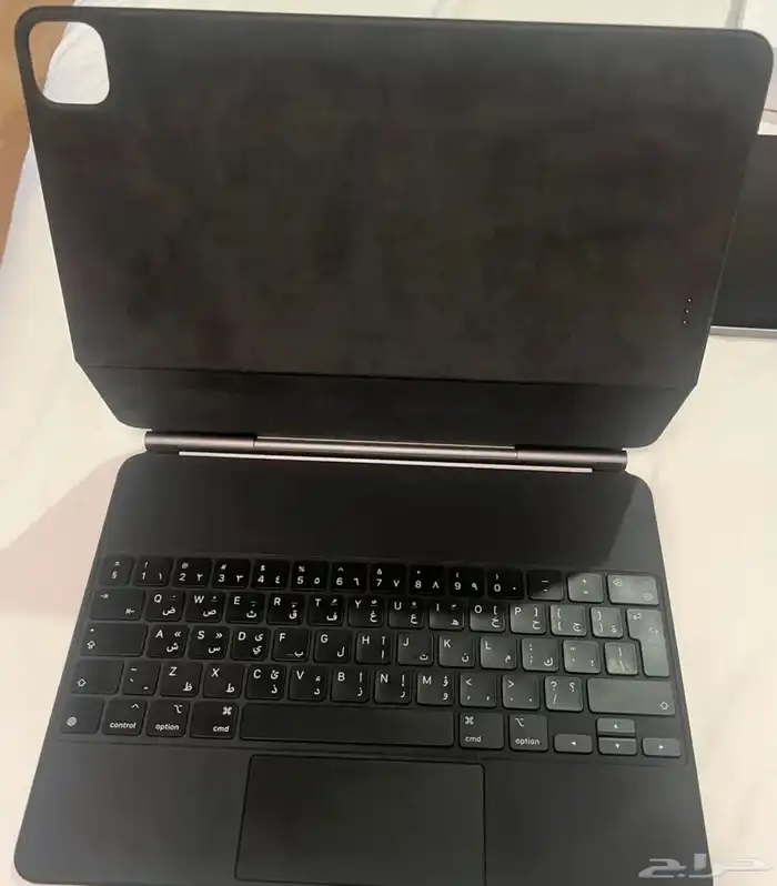 ايباد برو 13.9( الجيل السادس 6 ) 256 G ) ماجك كيبورد 2