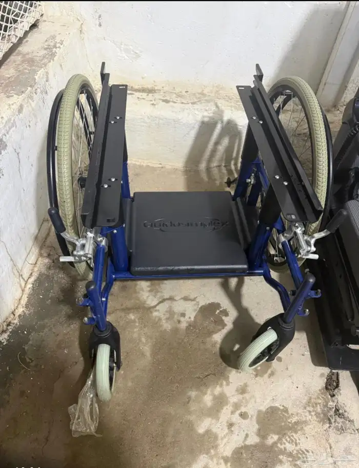 كرسي سياره للاحتياجات الخاصه 0