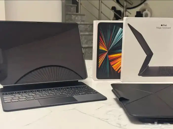 ايباد برو 13.9( الجيل السادس 6 ) 256 G ) ماجك كيبورد 0