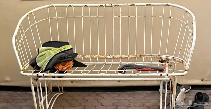 بلاط انتر لوك وكرسي حديد هزاز. مجانا . 0