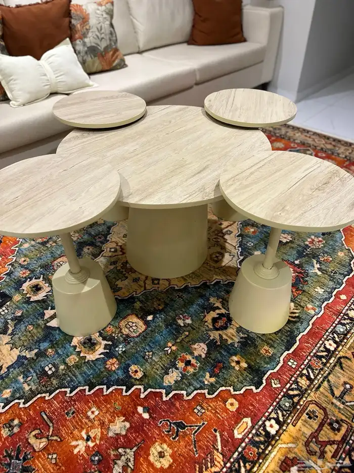 طاوله كبير مع اربع خدمه نظيفه وعمليه خشب 0