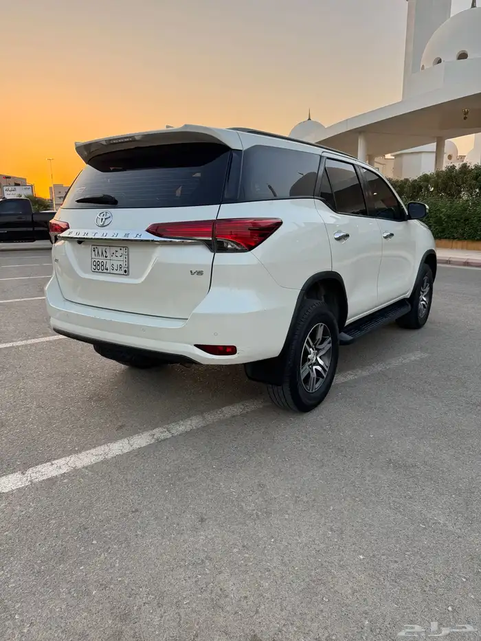 فورتشنر 2022 6 سلندر VX 18