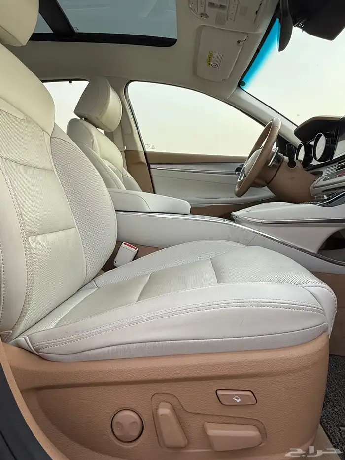 ازيرا 2020 بنوراما فل كامل داخل ابيض بحالة الوكاله للبيع 13