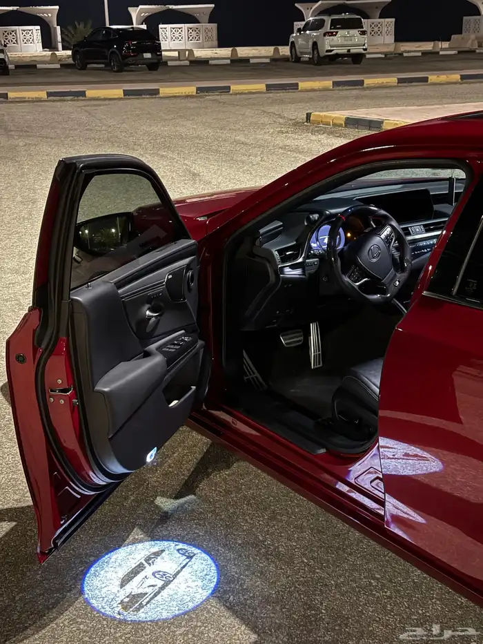 لكزس ES موديل 2020 فئة F SPORT ممشى قليل 25