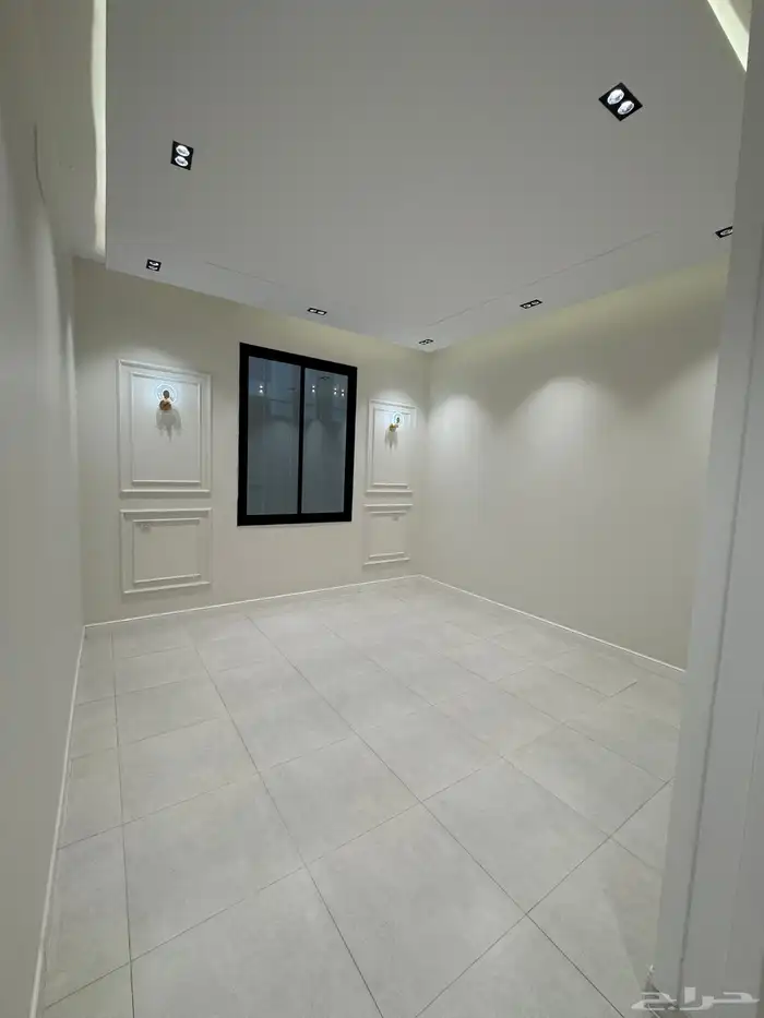 للبيع مقابل كوبري مطار أبها دور تمليك علوي على شارعين 13