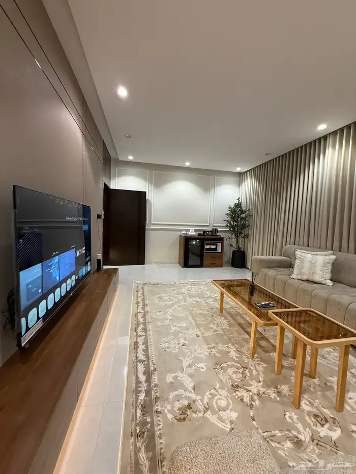 شقة غرفه وصاله جديده مودرن مؤثثه موقع مميز 2