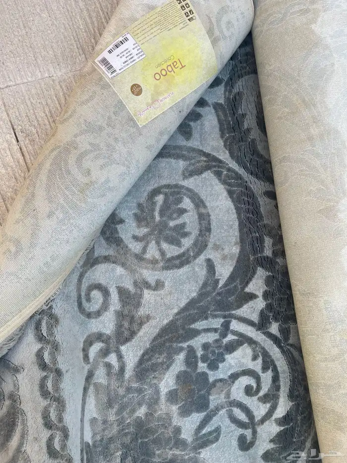 سجاد صيني لون ازرق فاتح حرير حالتها جيده جدا 0