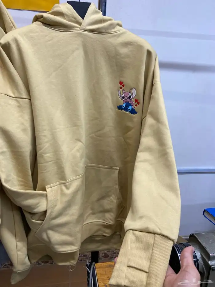 الطباعة والتطريز على ذوقك انت   . 1