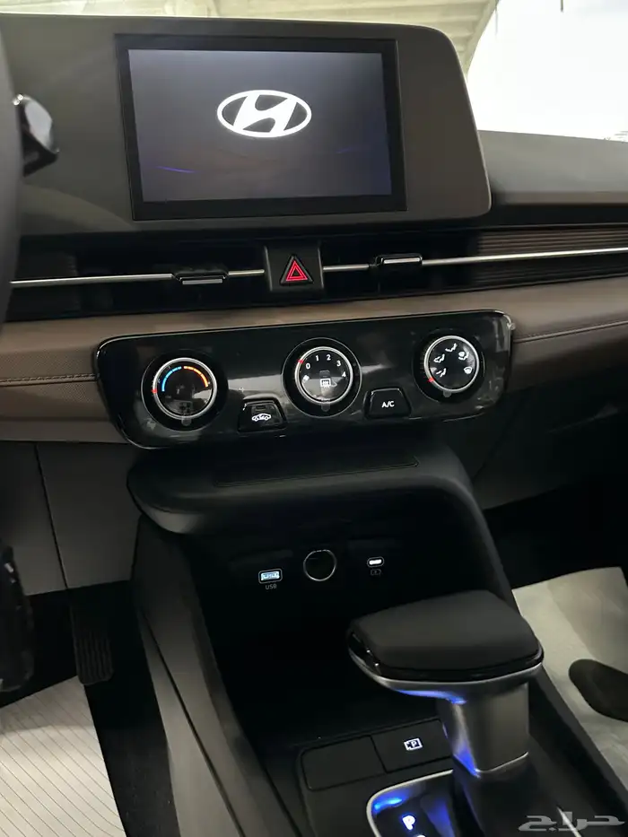 هيونداي اكسنت استاندر ابيض سقف اسود موديل 2026 16