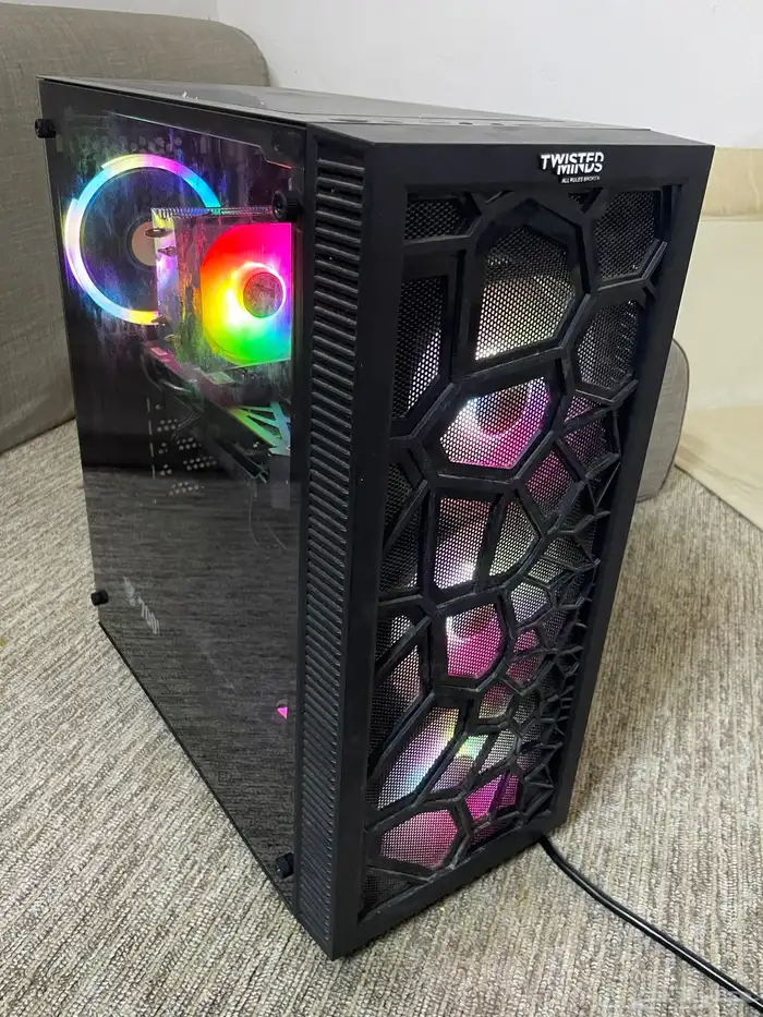 كمبيوتر مكتبي PC بي سي بيسي قيمنق العاب لابتوب لاب توب 5