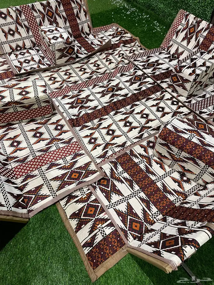 كراسي كامله مع الفرشه ومراكي 1