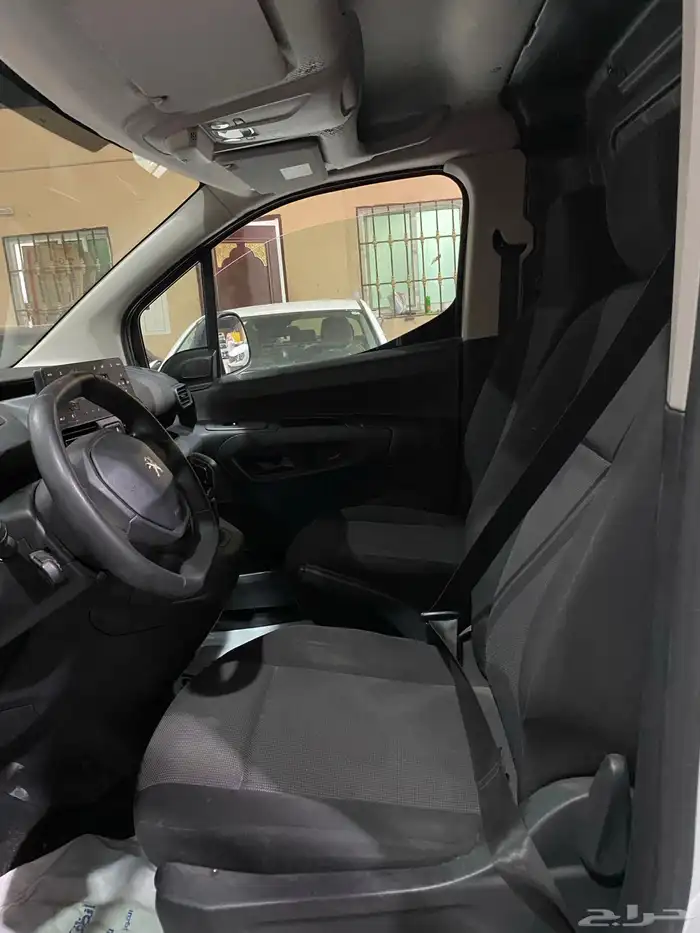 ((يوجد لدينا مجموعه من بيجو بارتنر 2023 بضاعه)) 11